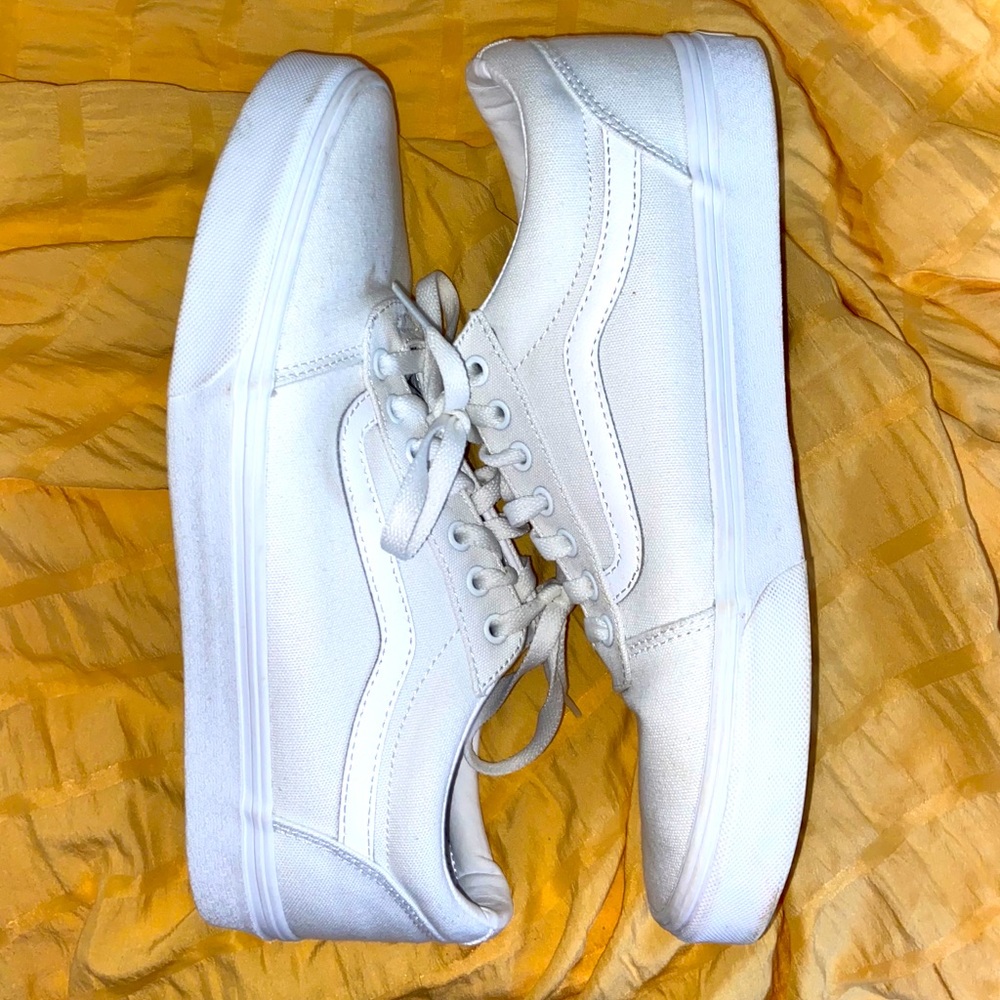 NWOB MENS WHITE VANS